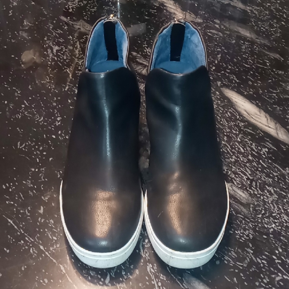 BRAND NEW BLACK SLIP-ON MEN SHOES
